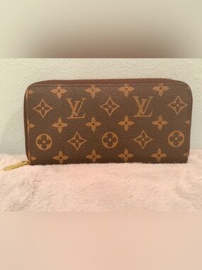 Louis Vuitton Zippy Wallet in Brown and Tan